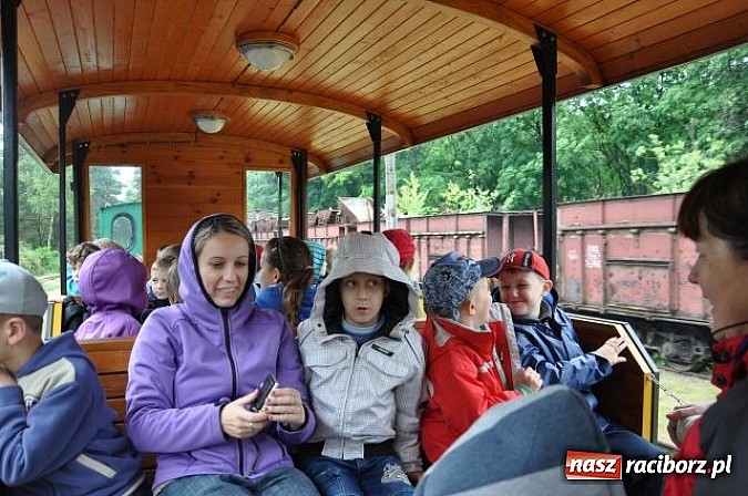 Zdjęcie w galerii na portalu naszraciborz.pl: Pierwszoklasiści z Kuźni Raciborskiej znają zasady bezpieczeństwa w ruchu drogowym wiadomości z regionu