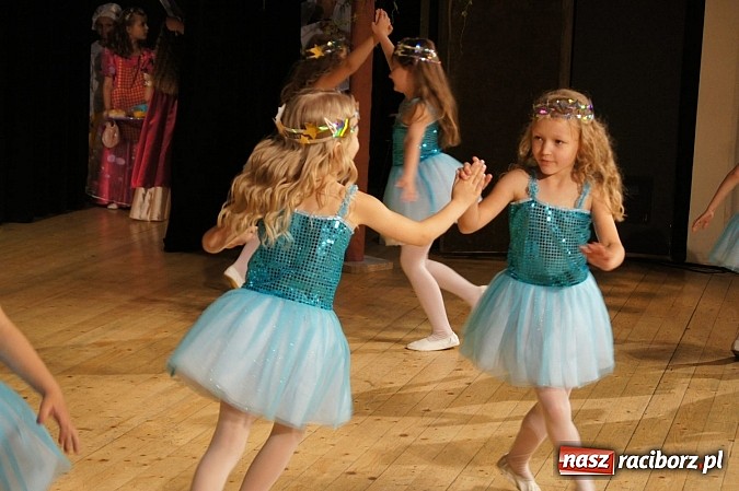 Zdjęcie w galerii na portalu naszraciborz.pl: Laureaci VI Mini Festiwalu Przedszkolaków nagrodzeni  wiadomości z regionu