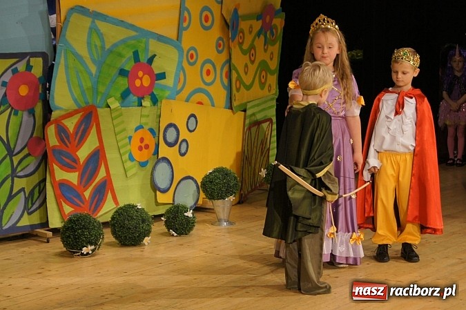 Zdjęcie w galerii na portalu naszraciborz.pl: Laureaci VI Mini Festiwalu Przedszkolaków nagrodzeni  wiadomości z regionu