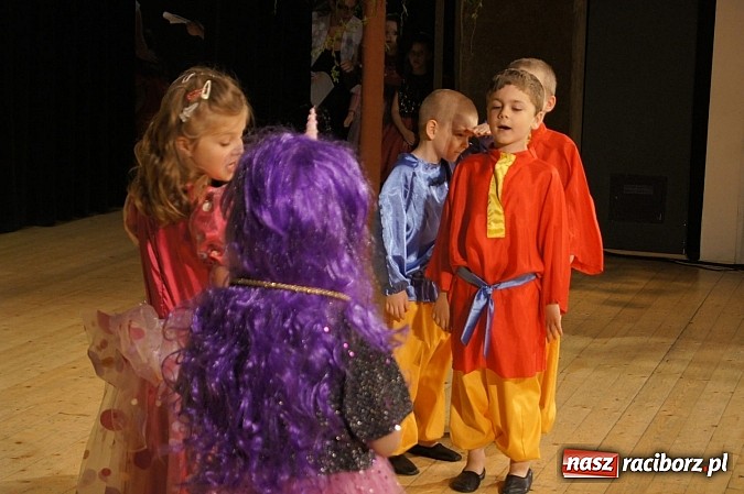 Zdjęcie w galerii na portalu naszraciborz.pl: Laureaci VI Mini Festiwalu Przedszkolaków nagrodzeni  wiadomości z regionu