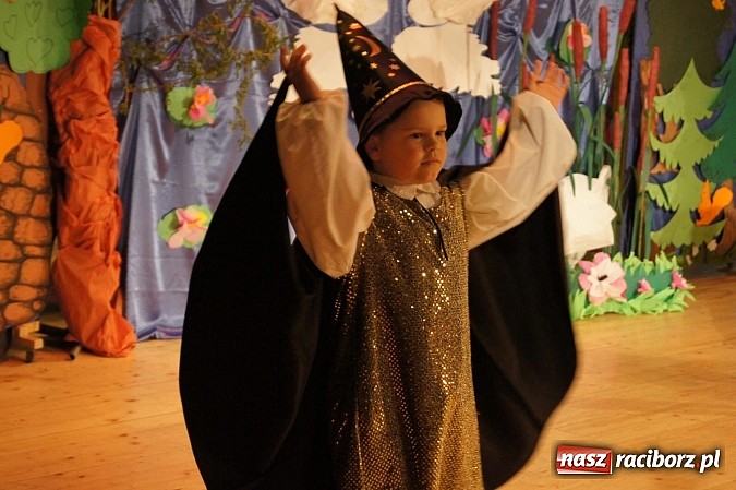 Zdjęcie w galerii na portalu naszraciborz.pl: Laureaci VI Mini Festiwalu Przedszkolaków nagrodzeni  wiadomości z regionu