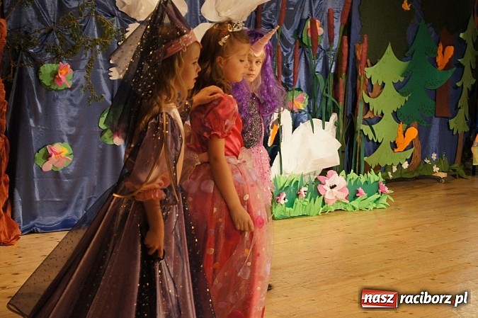 Zdjęcie w galerii na portalu naszraciborz.pl: Laureaci VI Mini Festiwalu Przedszkolaków nagrodzeni  wiadomości z regionu