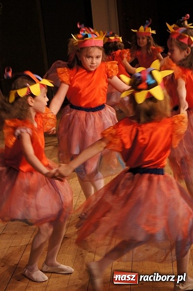 Zdjęcie w galerii na portalu naszraciborz.pl: Laureaci VI Mini Festiwalu Przedszkolaków nagrodzeni  wiadomości z regionu