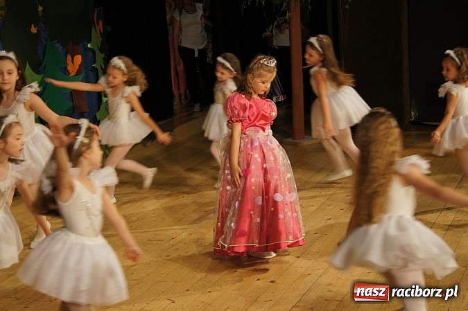 Zdjęcie w galerii na portalu naszraciborz.pl: Laureaci VI Mini Festiwalu Przedszkolaków nagrodzeni  wiadomości z regionu