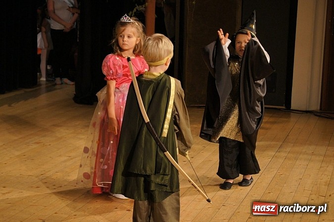 Zdjęcie w galerii na portalu naszraciborz.pl: Laureaci VI Mini Festiwalu Przedszkolaków nagrodzeni  wiadomości z regionu