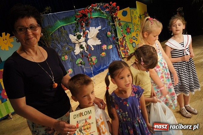 Zdjęcie w galerii na portalu naszraciborz.pl: Laureaci VI Mini Festiwalu Przedszkolaków nagrodzeni  wiadomości z regionu