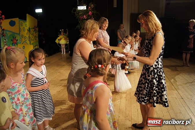 Zdjęcie w galerii na portalu naszraciborz.pl: Laureaci VI Mini Festiwalu Przedszkolaków nagrodzeni  wiadomości z regionu