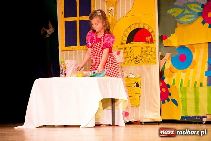 Zdjęcie w galerii na portalu naszraciborz.pl: Laureaci VI Mini Festiwalu Przedszkolaków nagrodzeni  wiadomości z regionu