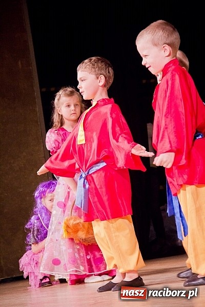 Zdjęcie w galerii na portalu naszraciborz.pl: Laureaci VI Mini Festiwalu Przedszkolaków nagrodzeni  wiadomości z regionu
