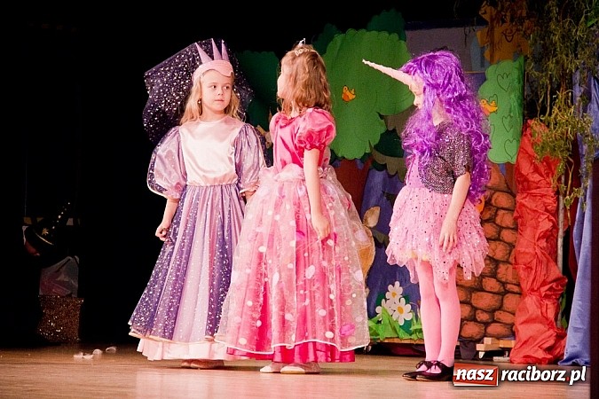 Zdjęcie w galerii na portalu naszraciborz.pl: Laureaci VI Mini Festiwalu Przedszkolaków nagrodzeni  wiadomości z regionu