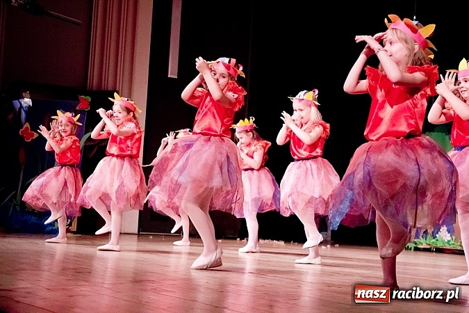 Zdjęcie w galerii na portalu naszraciborz.pl: Laureaci VI Mini Festiwalu Przedszkolaków nagrodzeni  wiadomości z regionu