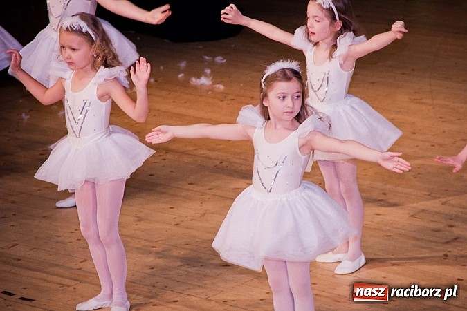 Zdjęcie w galerii na portalu naszraciborz.pl: Laureaci VI Mini Festiwalu Przedszkolaków nagrodzeni  wiadomości z regionu