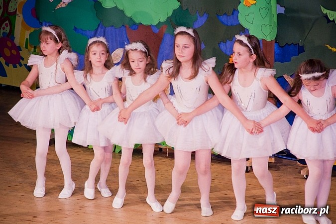 Zdjęcie w galerii na portalu naszraciborz.pl: Laureaci VI Mini Festiwalu Przedszkolaków nagrodzeni  wiadomości z regionu