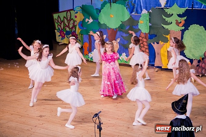 Zdjęcie w galerii na portalu naszraciborz.pl: Laureaci VI Mini Festiwalu Przedszkolaków nagrodzeni  wiadomości z regionu