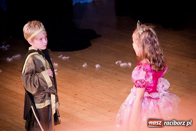 Zdjęcie w galerii na portalu naszraciborz.pl: Laureaci VI Mini Festiwalu Przedszkolaków nagrodzeni  wiadomości z regionu