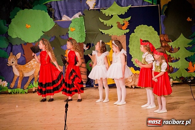 Zdjęcie w galerii na portalu naszraciborz.pl: Laureaci VI Mini Festiwalu Przedszkolaków nagrodzeni  wiadomości z regionu