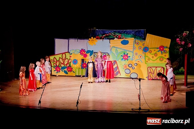 Zdjęcie w galerii na portalu naszraciborz.pl: Laureaci VI Mini Festiwalu Przedszkolaków nagrodzeni  wiadomości z regionu