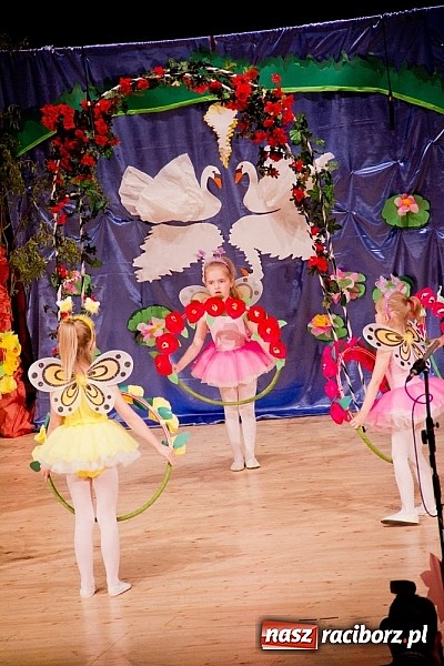 Zdjęcie w galerii na portalu naszraciborz.pl: Laureaci VI Mini Festiwalu Przedszkolaków nagrodzeni  wiadomości z regionu