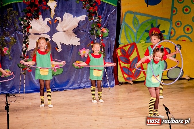 Zdjęcie w galerii na portalu naszraciborz.pl: Laureaci VI Mini Festiwalu Przedszkolaków nagrodzeni  wiadomości z regionu