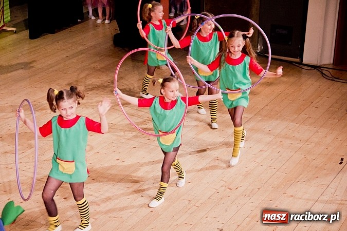 Zdjęcie w galerii na portalu naszraciborz.pl: Laureaci VI Mini Festiwalu Przedszkolaków nagrodzeni  wiadomości z regionu