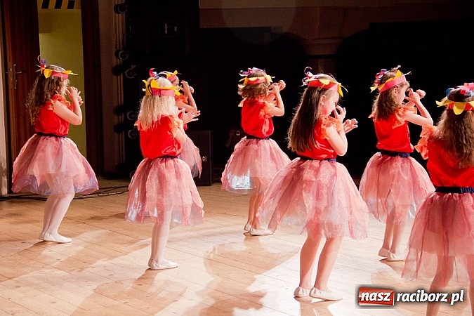 Zdjęcie w galerii na portalu naszraciborz.pl: Laureaci VI Mini Festiwalu Przedszkolaków nagrodzeni  wiadomości z regionu