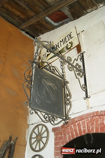 Zdjęcie w galerii na portalu naszraciborz.pl: Starosta zaprowadził gości z Niemiec do kowala wiadomości z regionu