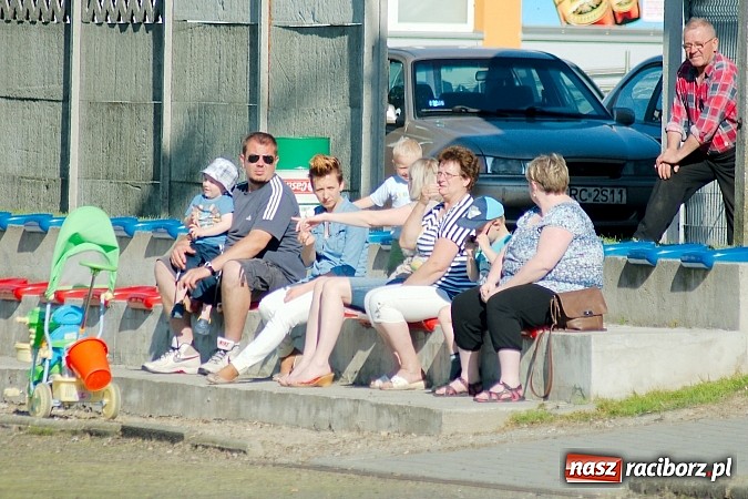 Zdjęcie w galerii na portalu naszraciborz.pl: Pewne zwycięstwo trampkarzy Tworkowa na zakończenie sezonu wiadomości z regionu