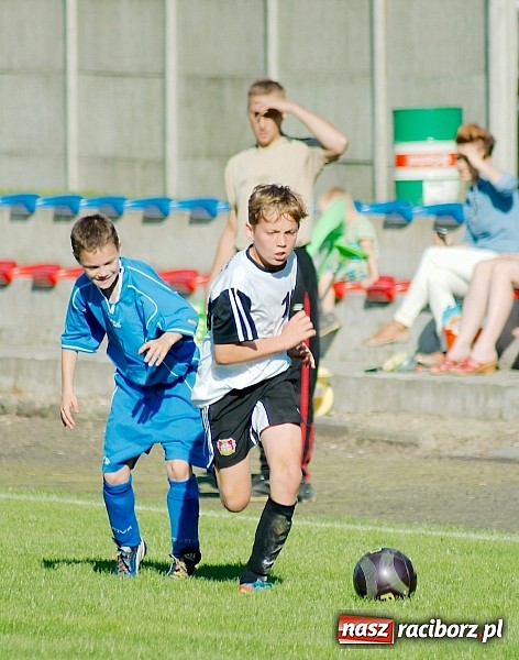 Zdjęcie w galerii na portalu naszraciborz.pl: Pewne zwycięstwo trampkarzy Tworkowa na zakończenie sezonu wiadomości z regionu