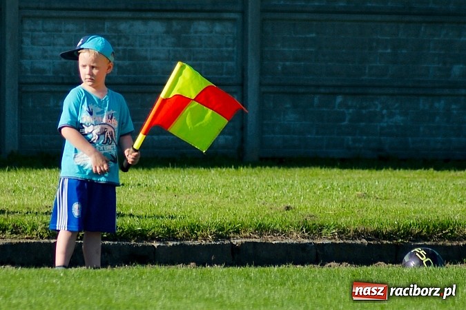 Zdjęcie w galerii na portalu naszraciborz.pl: Pewne zwycięstwo trampkarzy Tworkowa na zakończenie sezonu wiadomości z regionu