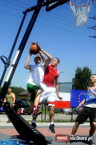 Zdjęcie w galerii na portalu naszraciborz.pl: Polacy i Czesi rywalizowali w turnieju streetballa wiadomości z regionu
