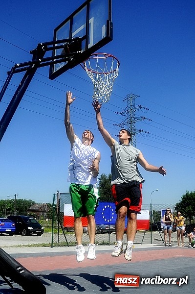Zdjęcie w galerii na portalu naszraciborz.pl: Polacy i Czesi rywalizowali w turnieju streetballa wiadomości z regionu