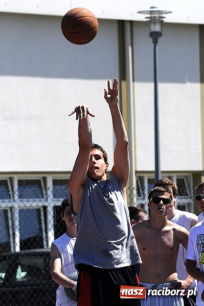 Zdjęcie w galerii na portalu naszraciborz.pl: Polacy i Czesi rywalizowali w turnieju streetballa wiadomości z regionu