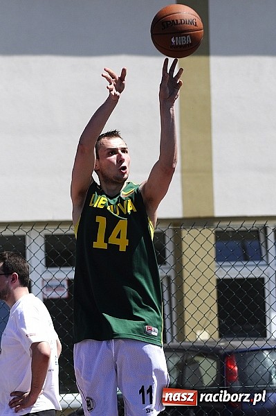 Zdjęcie w galerii na portalu naszraciborz.pl: Polacy i Czesi rywalizowali w turnieju streetballa wiadomości z regionu