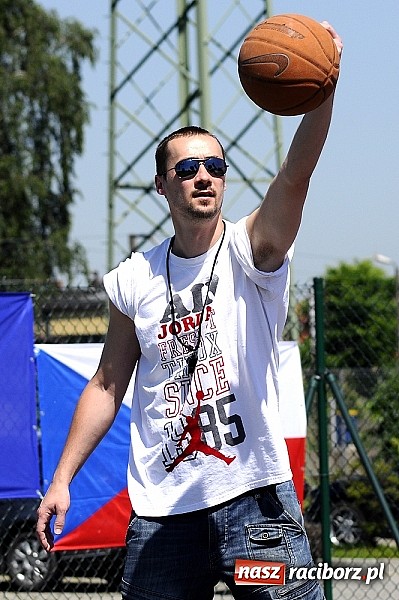 Zdjęcie w galerii na portalu naszraciborz.pl: Polacy i Czesi rywalizowali w turnieju streetballa wiadomości z regionu