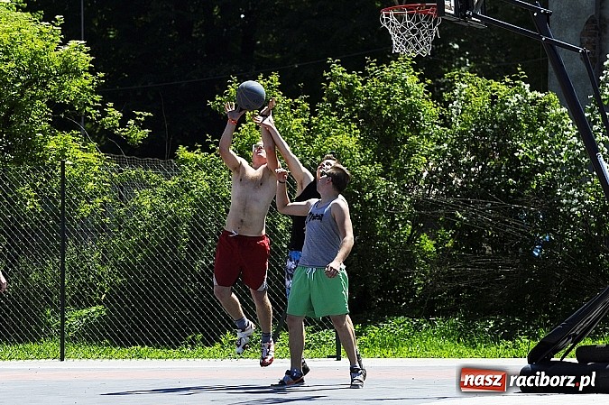 Zdjęcie w galerii na portalu naszraciborz.pl: Polacy i Czesi rywalizowali w turnieju streetballa wiadomości z regionu