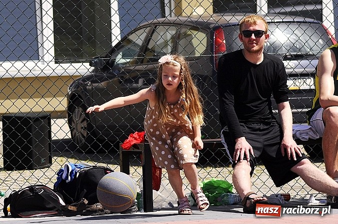 Zdjęcie w galerii na portalu naszraciborz.pl: Polacy i Czesi rywalizowali w turnieju streetballa wiadomości z regionu