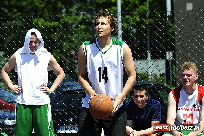 Zdjęcie w galerii na portalu naszraciborz.pl: Polacy i Czesi rywalizowali w turnieju streetballa wiadomości z regionu