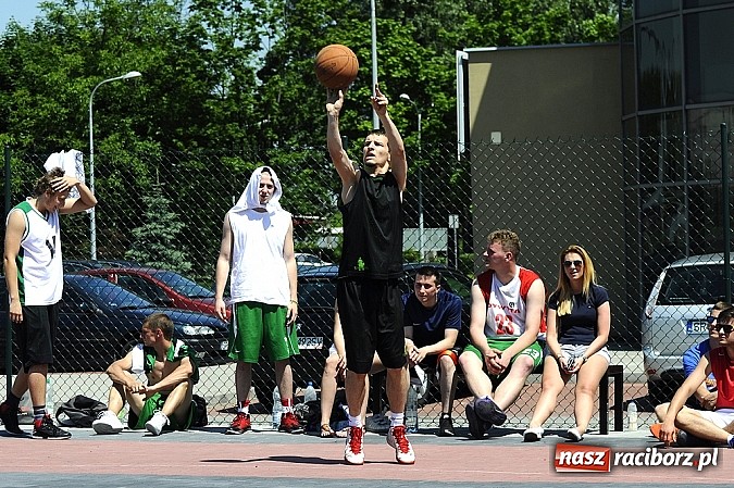 Zdjęcie w galerii na portalu naszraciborz.pl: Polacy i Czesi rywalizowali w turnieju streetballa wiadomości z regionu