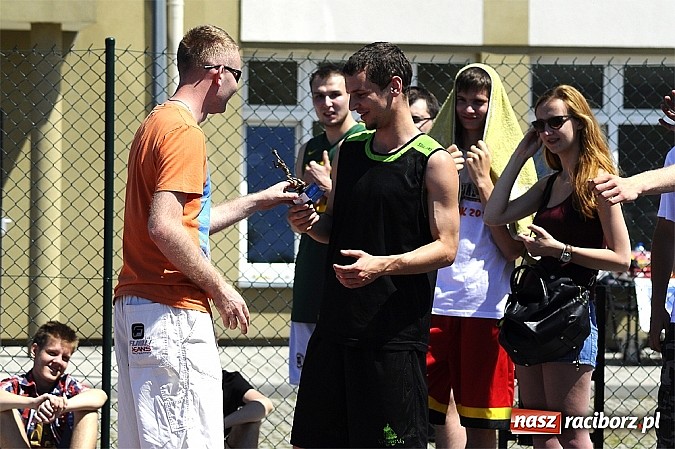 Zdjęcie w galerii na portalu naszraciborz.pl: Polacy i Czesi rywalizowali w turnieju streetballa wiadomości z regionu