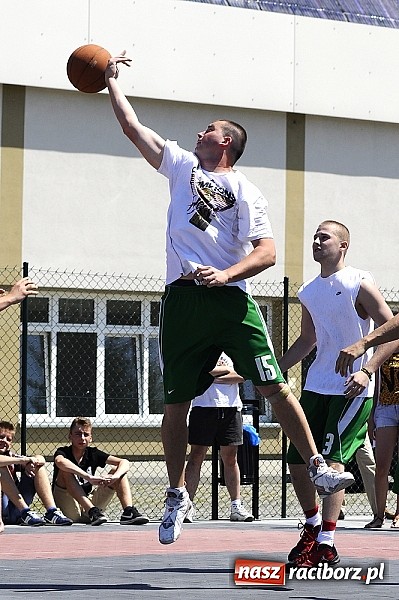 Zdjęcie w galerii na portalu naszraciborz.pl: Polacy i Czesi rywalizowali w turnieju streetballa wiadomości z regionu