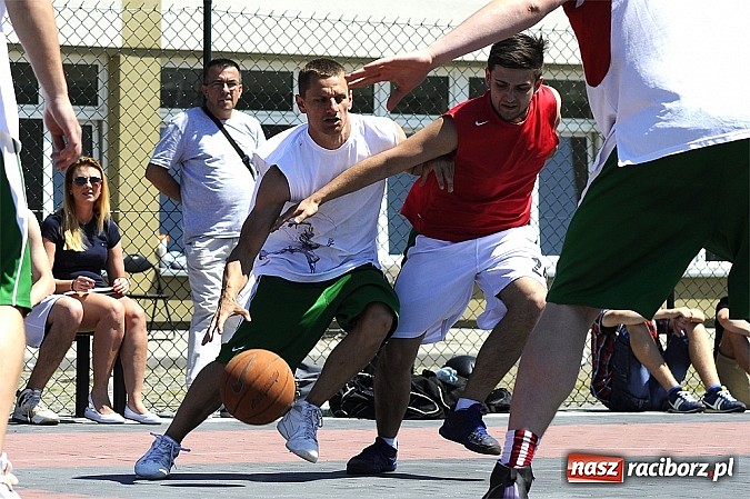 Zdjęcie w galerii na portalu naszraciborz.pl: Polacy i Czesi rywalizowali w turnieju streetballa wiadomości z regionu