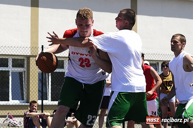 Zdjęcie w galerii na portalu naszraciborz.pl: Polacy i Czesi rywalizowali w turnieju streetballa wiadomości z regionu