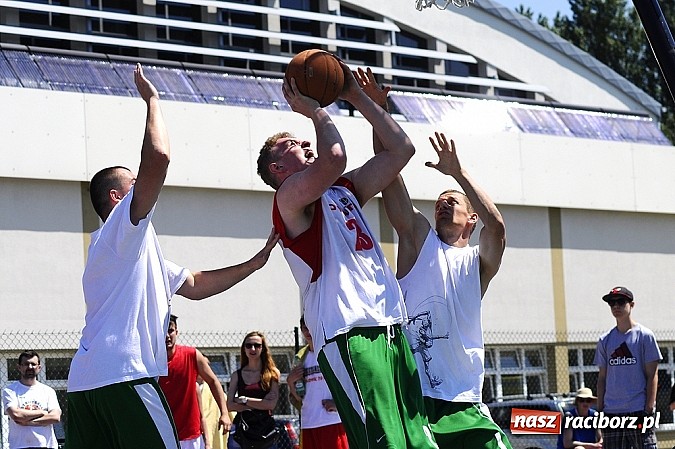 Zdjęcie w galerii na portalu naszraciborz.pl: Polacy i Czesi rywalizowali w turnieju streetballa wiadomości z regionu