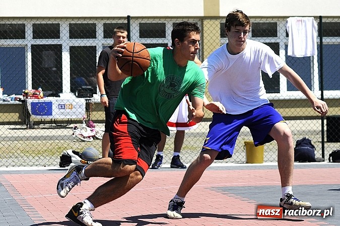 Zdjęcie w galerii na portalu naszraciborz.pl: Polacy i Czesi rywalizowali w turnieju streetballa wiadomości z regionu