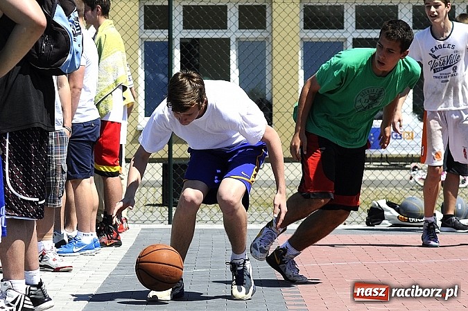 Zdjęcie w galerii na portalu naszraciborz.pl: Polacy i Czesi rywalizowali w turnieju streetballa wiadomości z regionu