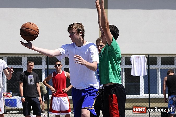 Zdjęcie w galerii na portalu naszraciborz.pl: Polacy i Czesi rywalizowali w turnieju streetballa wiadomości z regionu