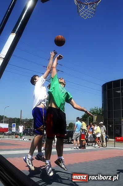 Zdjęcie w galerii na portalu naszraciborz.pl: Polacy i Czesi rywalizowali w turnieju streetballa wiadomości z regionu