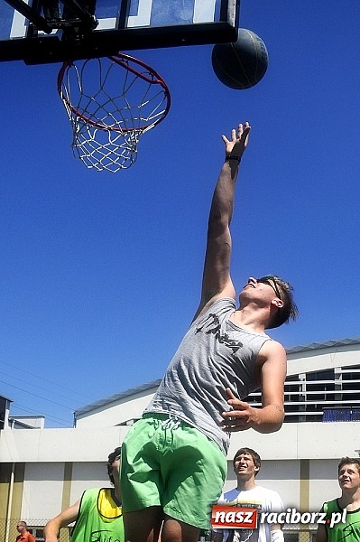 Zdjęcie w galerii na portalu naszraciborz.pl: Polacy i Czesi rywalizowali w turnieju streetballa wiadomości z regionu