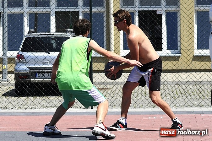 Zdjęcie w galerii na portalu naszraciborz.pl: Polacy i Czesi rywalizowali w turnieju streetballa wiadomości z regionu
