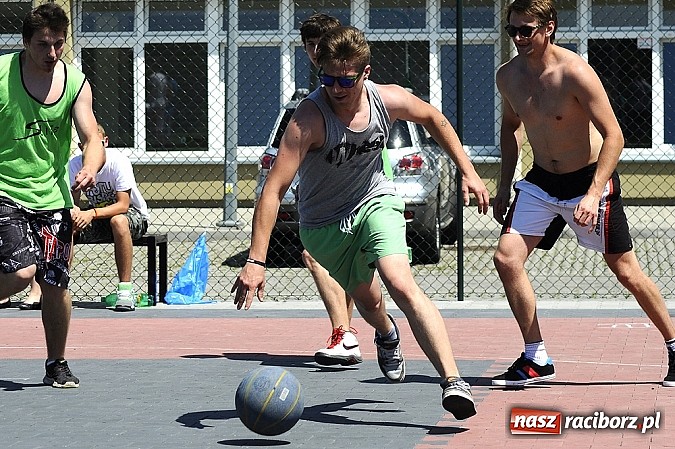 Zdjęcie w galerii na portalu naszraciborz.pl: Polacy i Czesi rywalizowali w turnieju streetballa wiadomości z regionu